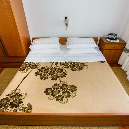 Apartmani Jelica Krk Town Bagian luar foto