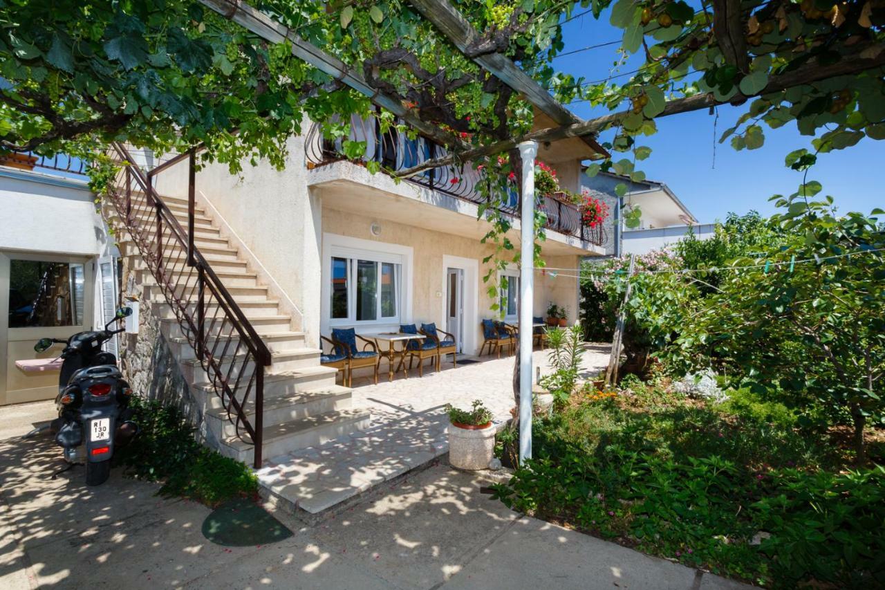 Apartmani Jelica Krk Town Bagian luar foto