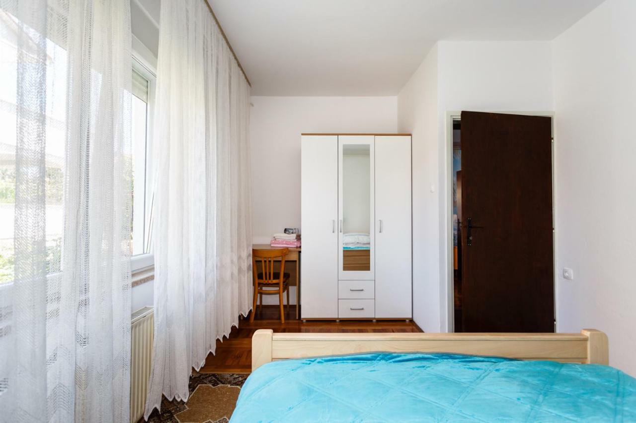 Apartmani Jelica Krk Town Bagian luar foto