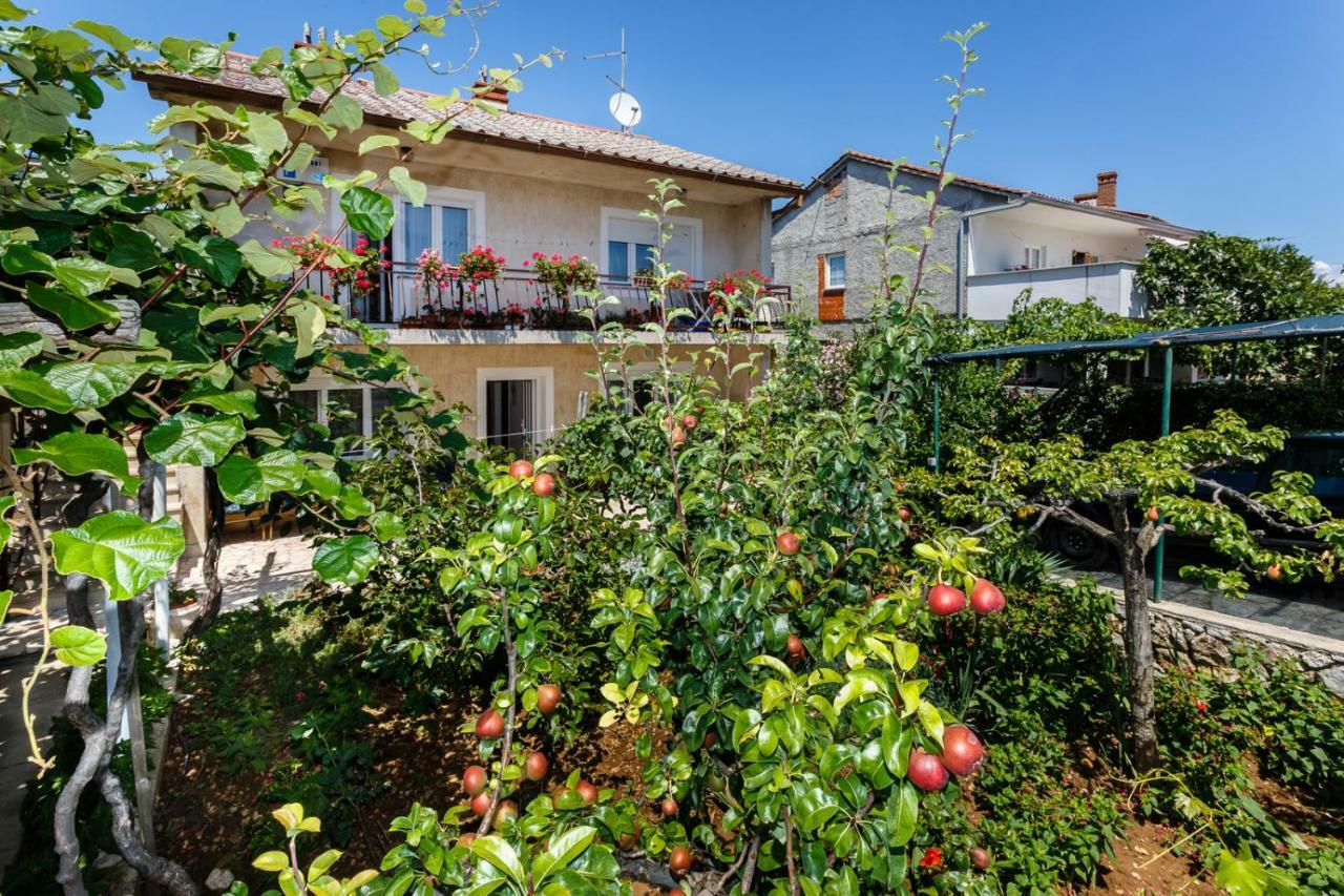 Apartmani Jelica Krk Town Bagian luar foto