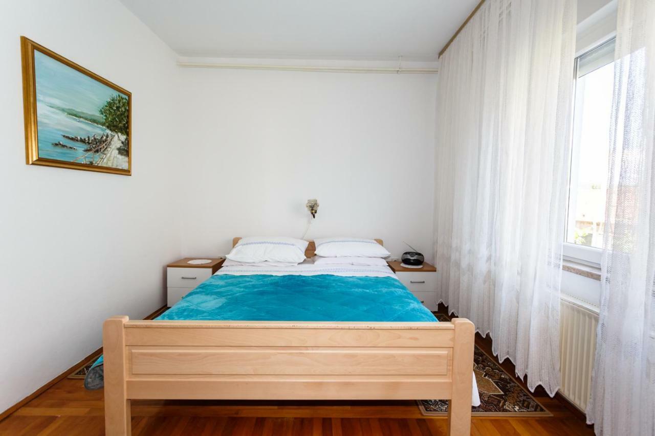 Apartmani Jelica Krk Town Bagian luar foto