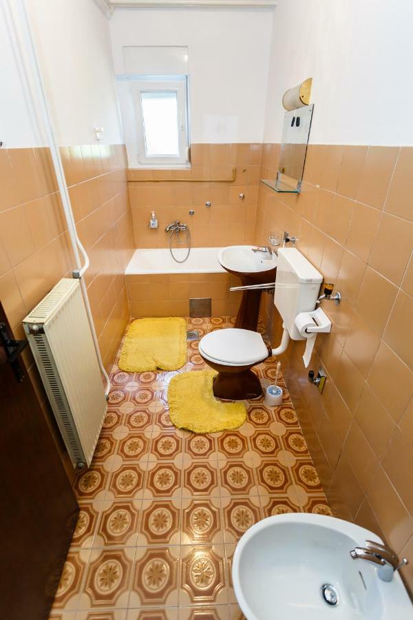 Apartmani Jelica Krk Town Bagian luar foto