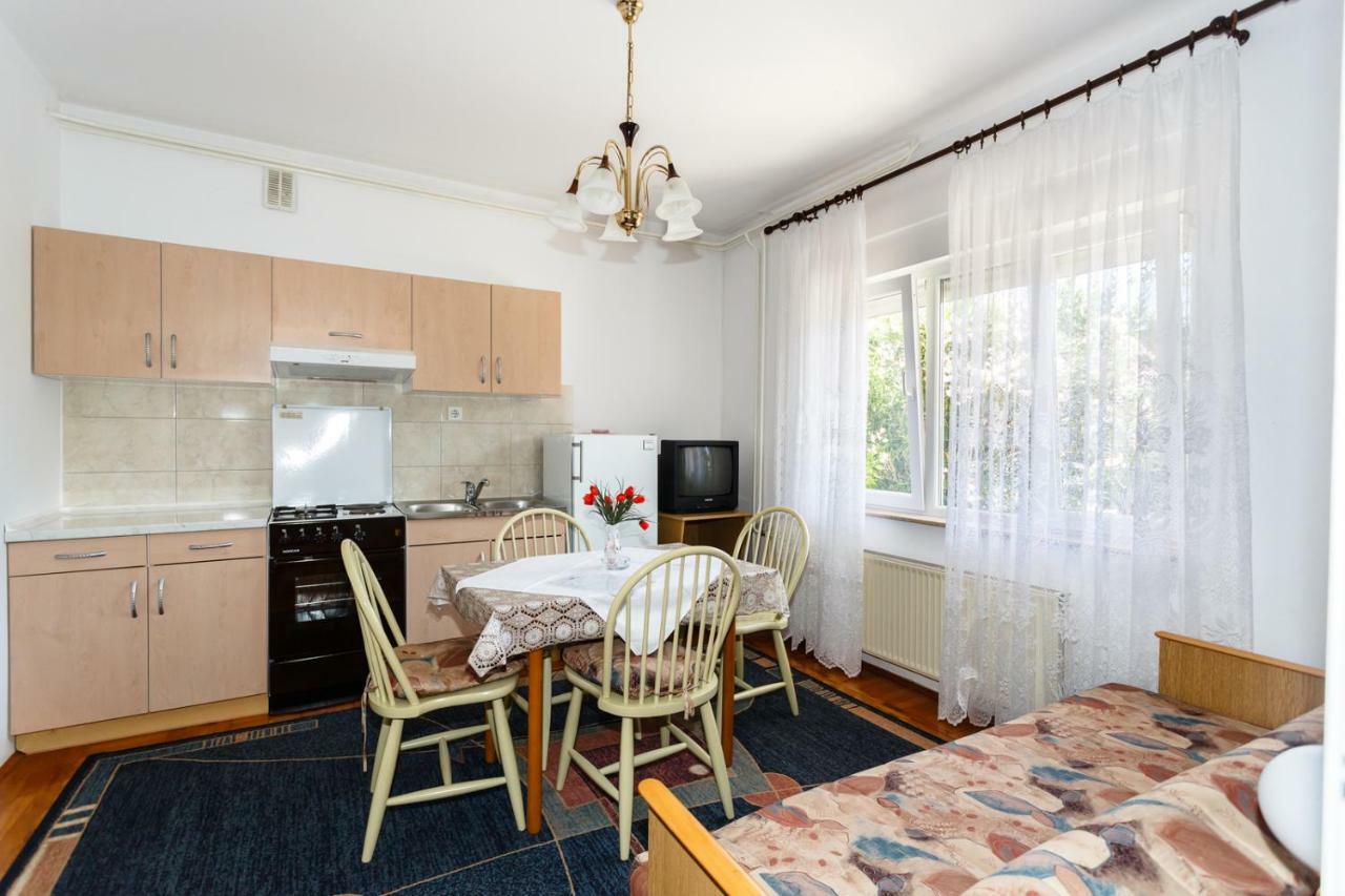 Apartmani Jelica Krk Town Bagian luar foto