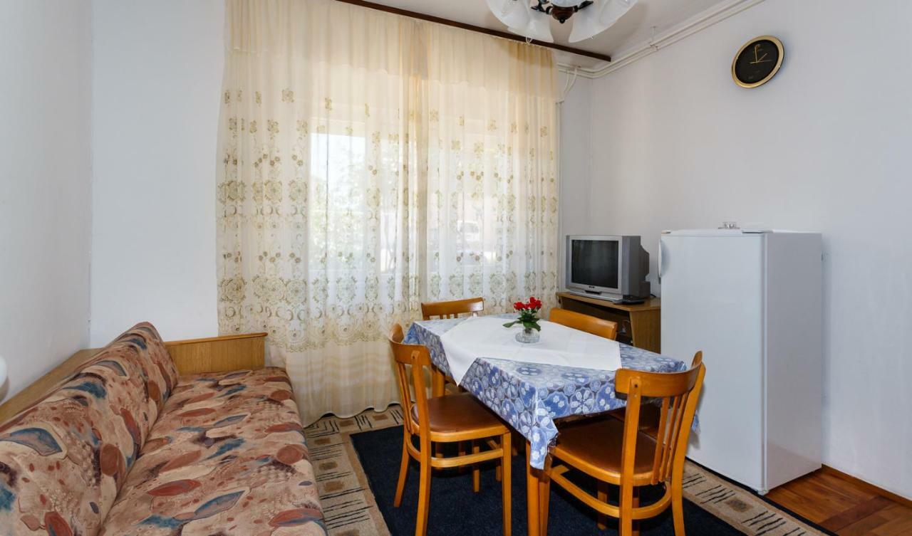 Apartmani Jelica Krk Town Bagian luar foto