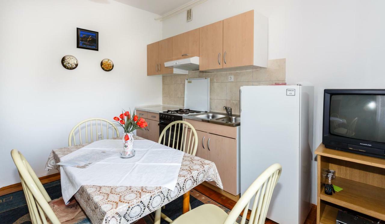 Apartmani Jelica Krk Town Bagian luar foto